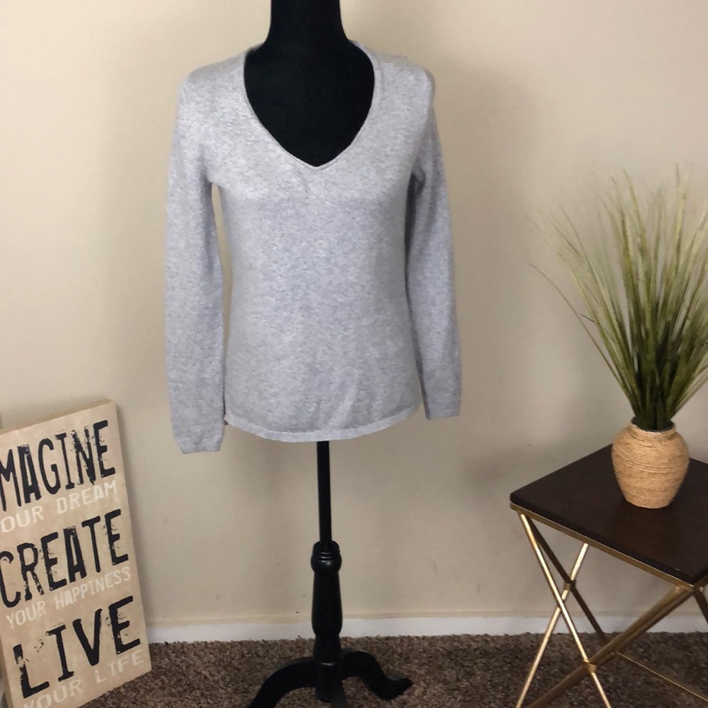 Old Navy V-neck Sweater